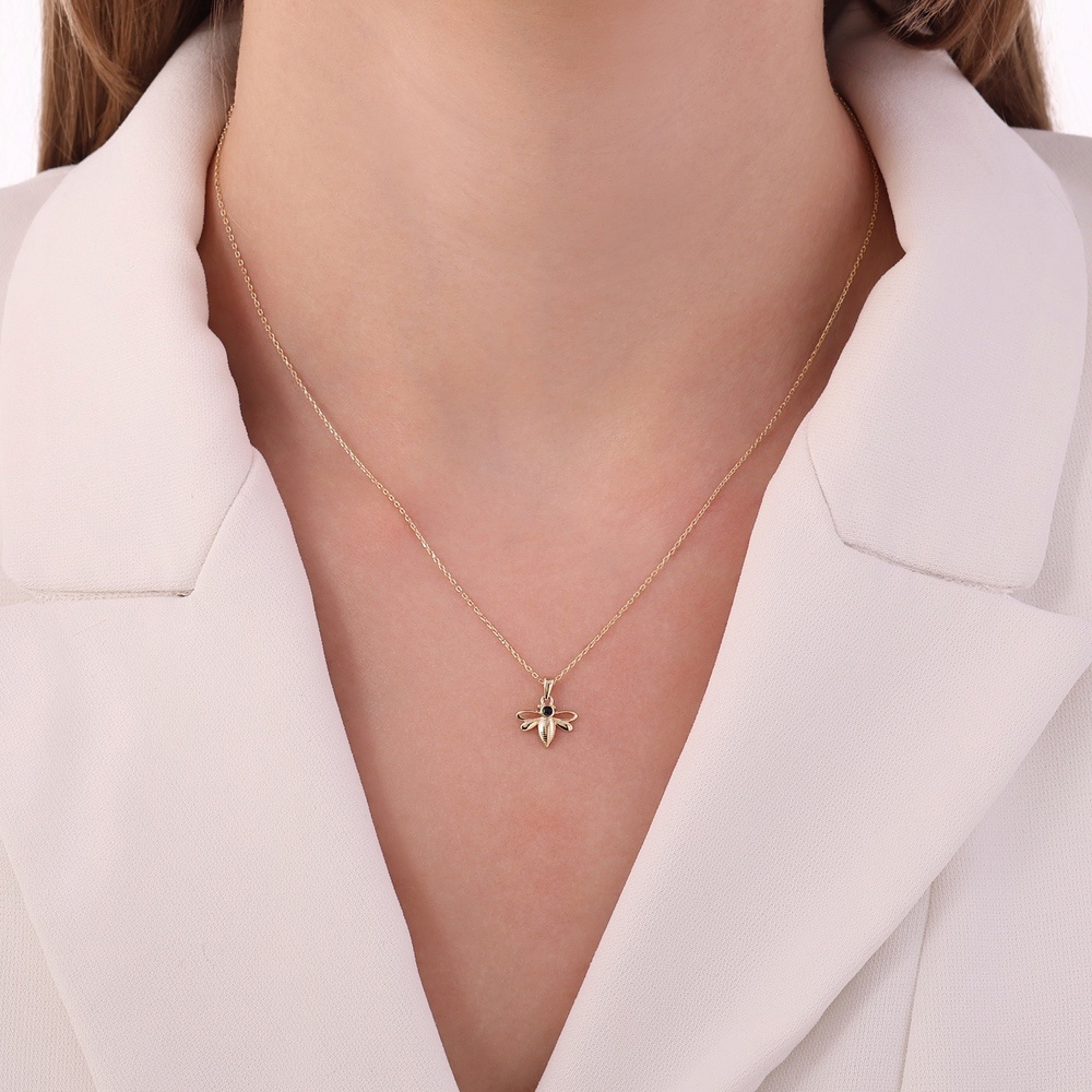 Siyah Taşlı Altın Arı Kolye