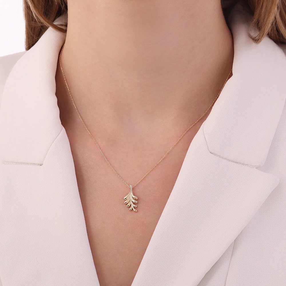 Altın Yaprak Kolye
