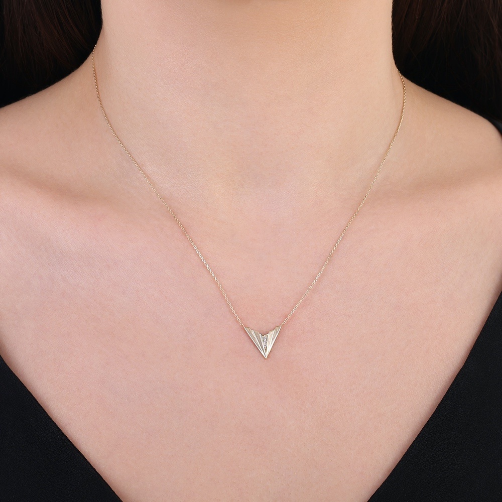 Altın Tasarım Üçgen Kolye