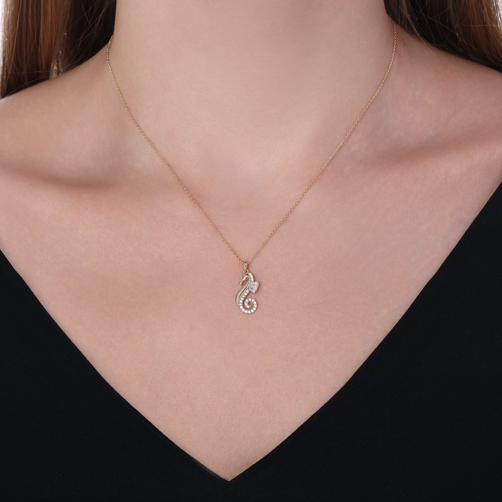 Altın Deniz Atı Kolye