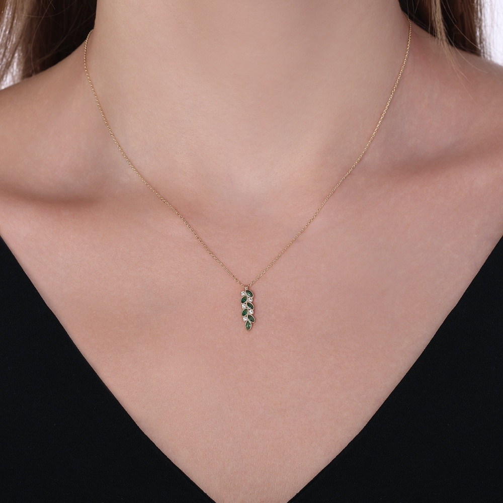 Yeşil Taşlı Altın Yaprak Kolye