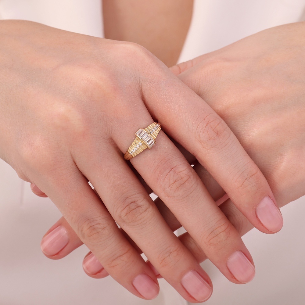 Altın Taşlı Tasarım Yüzük