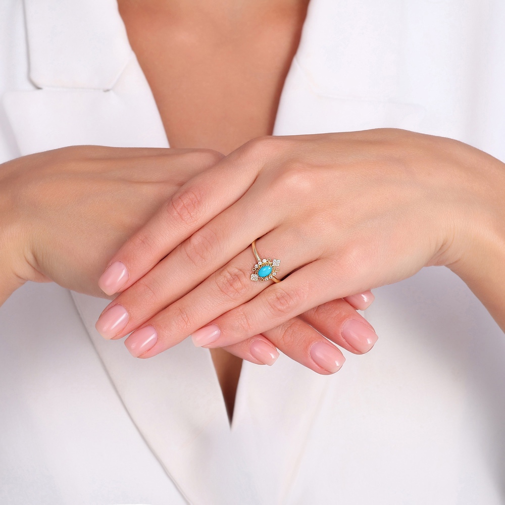 Altın Renkli Taşlı Yüzük