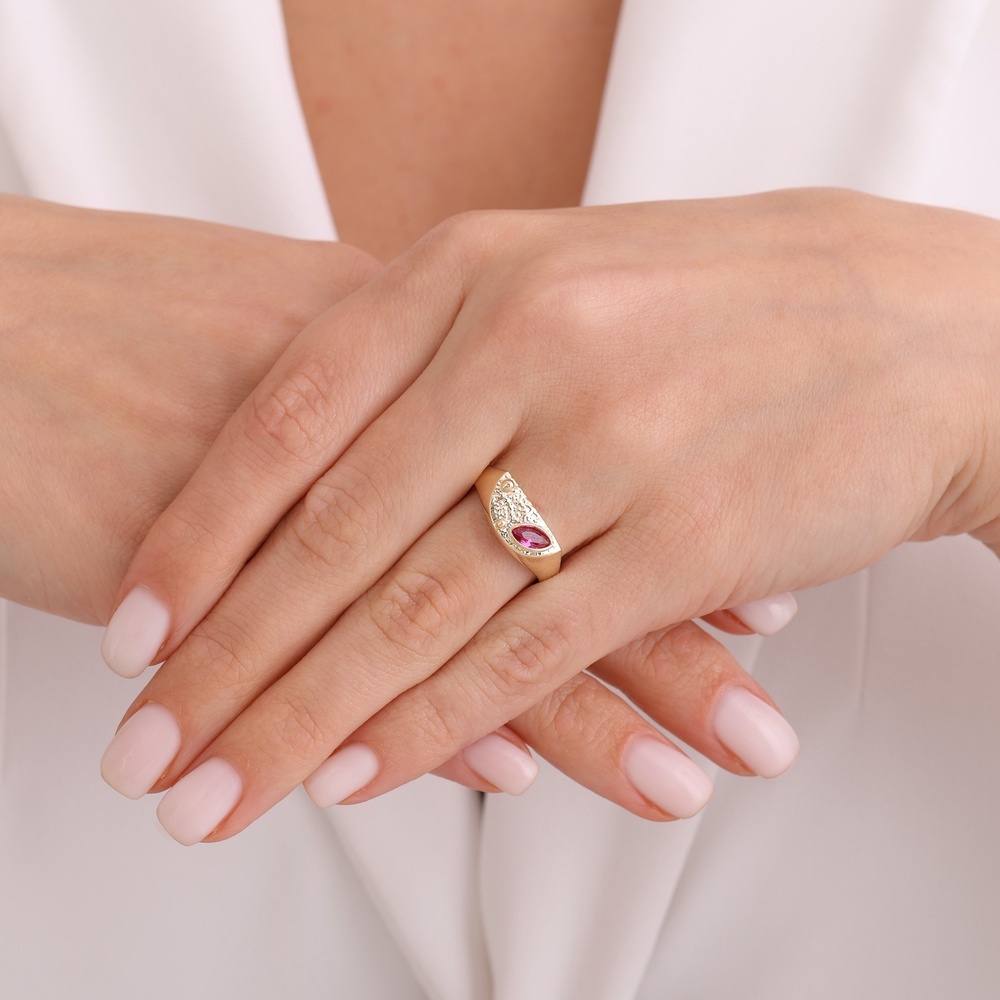 Kırmızı Taşlı Altın Yüzük