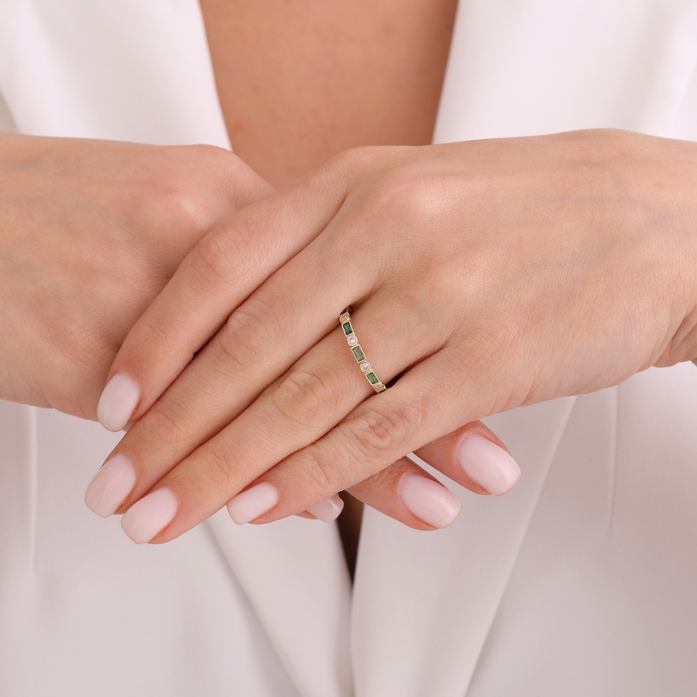 Yeşil Sıra Taşlı Altın Yüzük