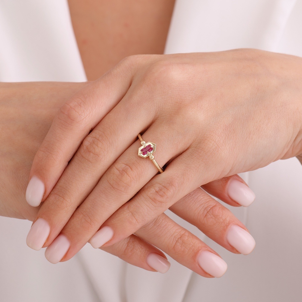 Kırmızı Taşlı Altın Yüzük