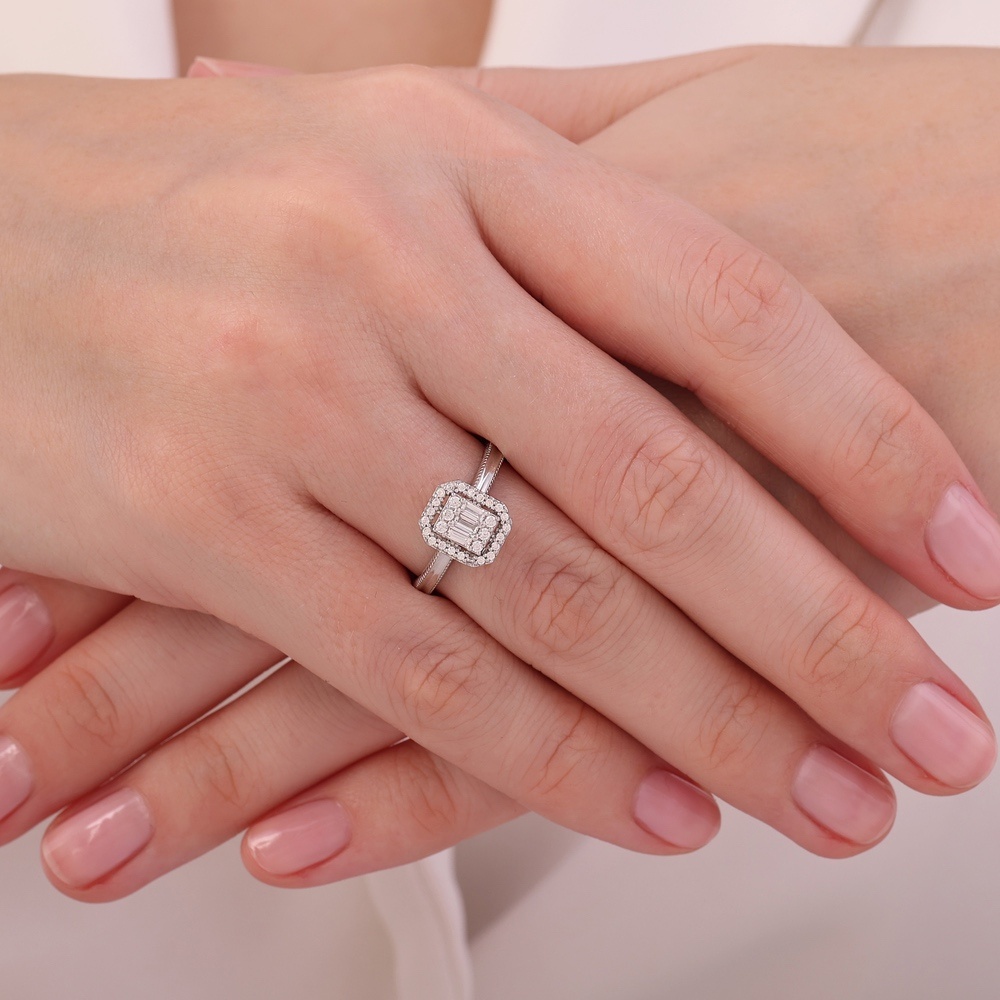 Altın Baget Taşlı Yüzük