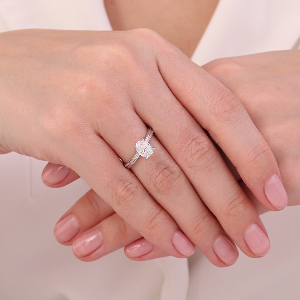 Altın Oval Tektaş Yüzük