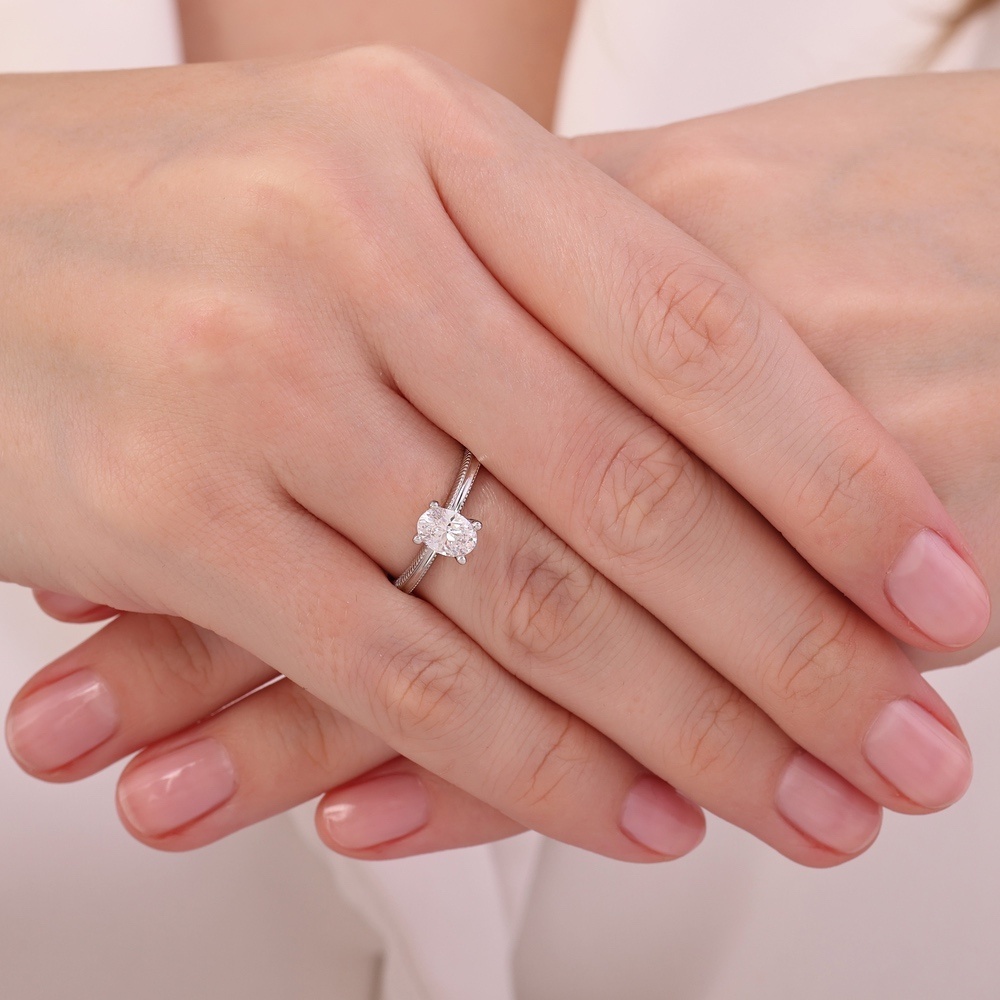 Altın Oval Tektaş Yüzük