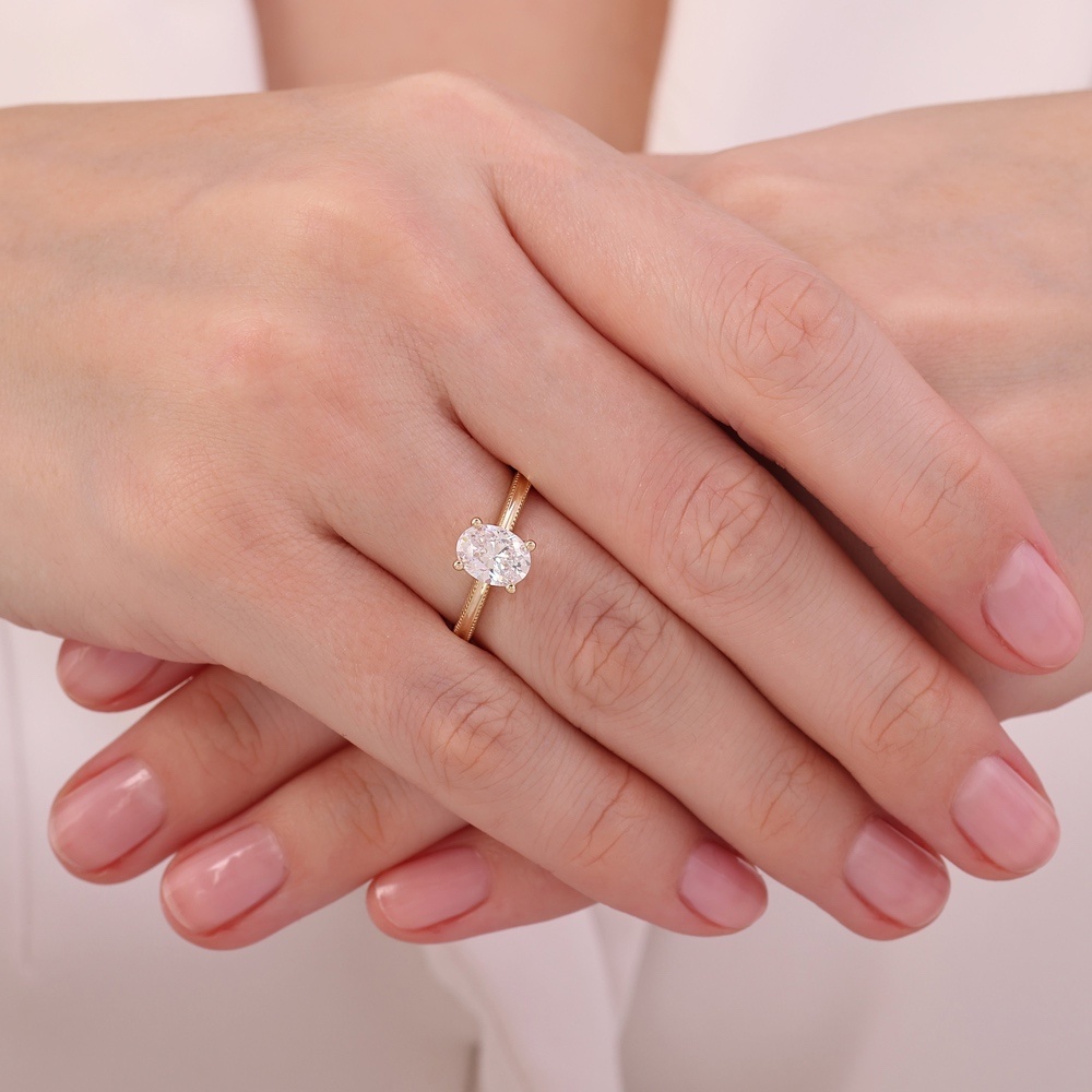 Altın Oval Tektaş Yüzük