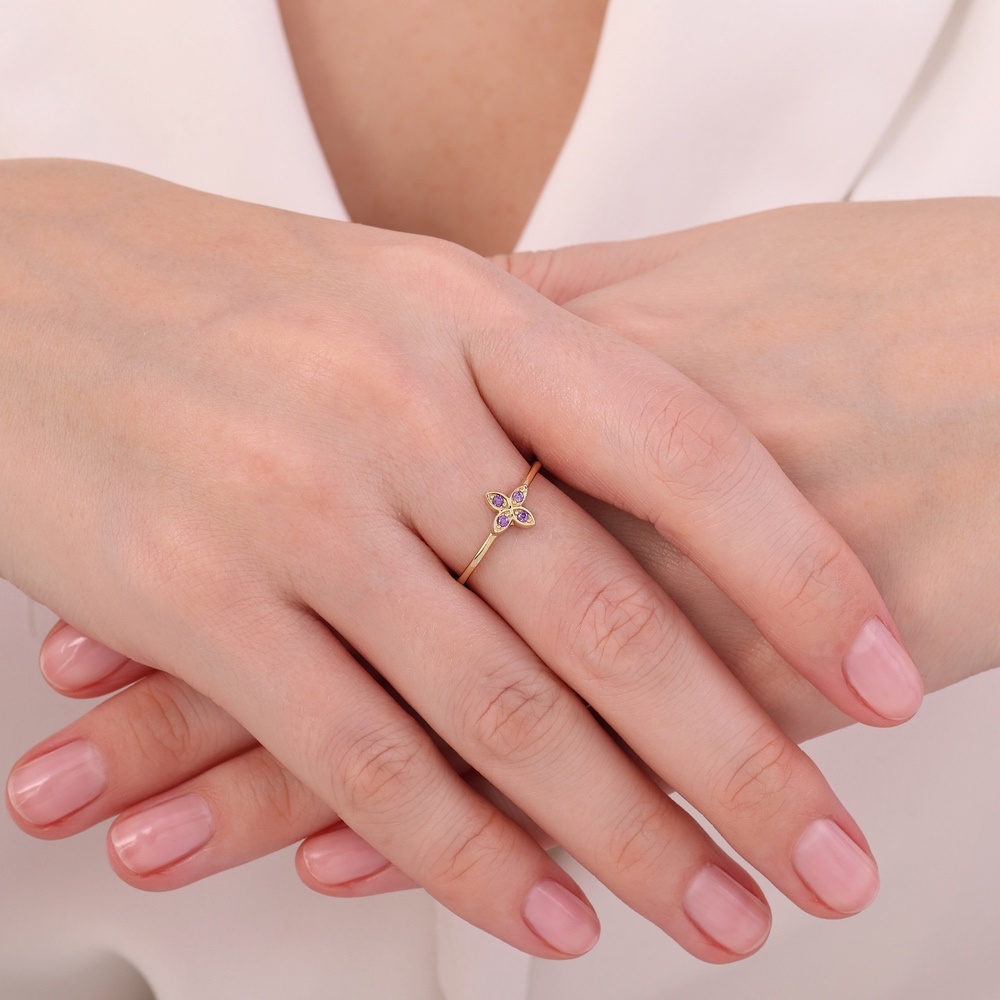 Mor Taşlı Altın Çiçek Yüzük